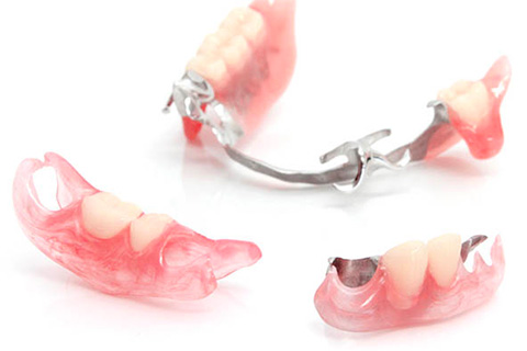 当院で製作した入れ歯には保証が付きます