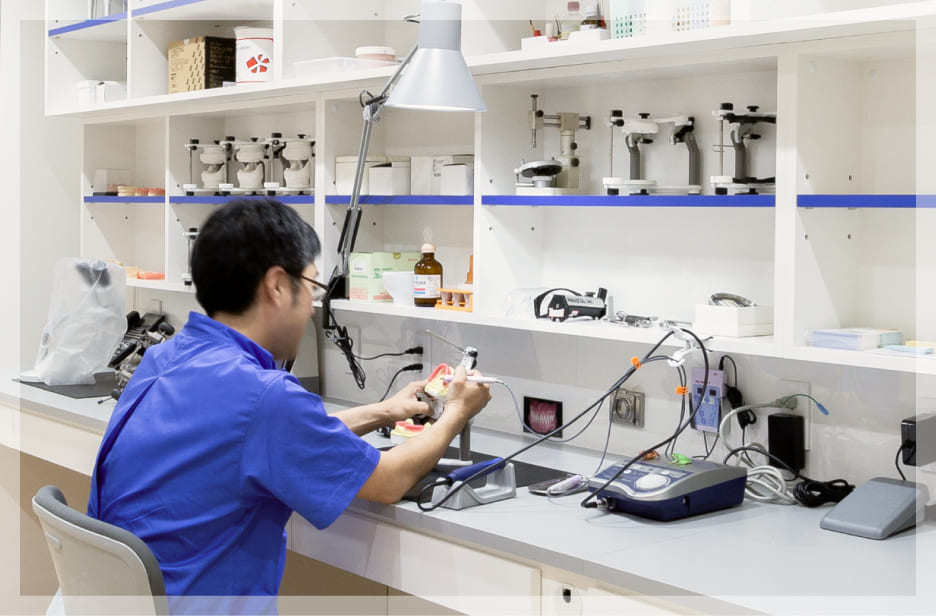 院内で入れ歯を製作